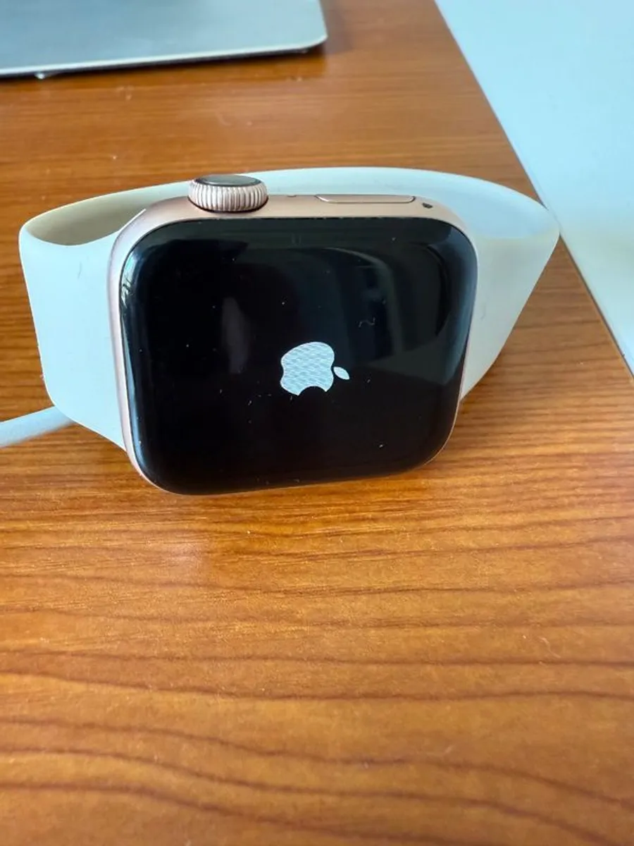 Apple Watch Series 4 (40 mm) - Image 2