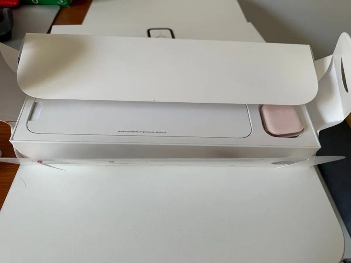 Apple Watch Series 4 (40 mm) - Image 3