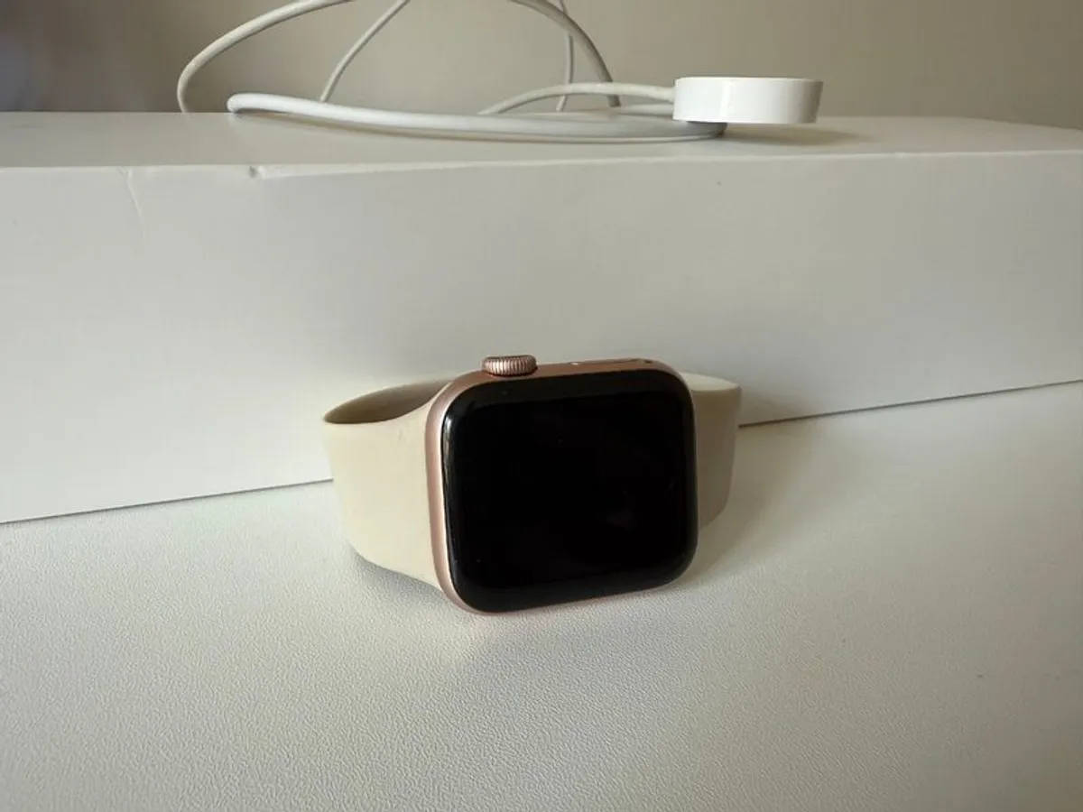 Apple Watch Series 4 (40 mm) - Image 4