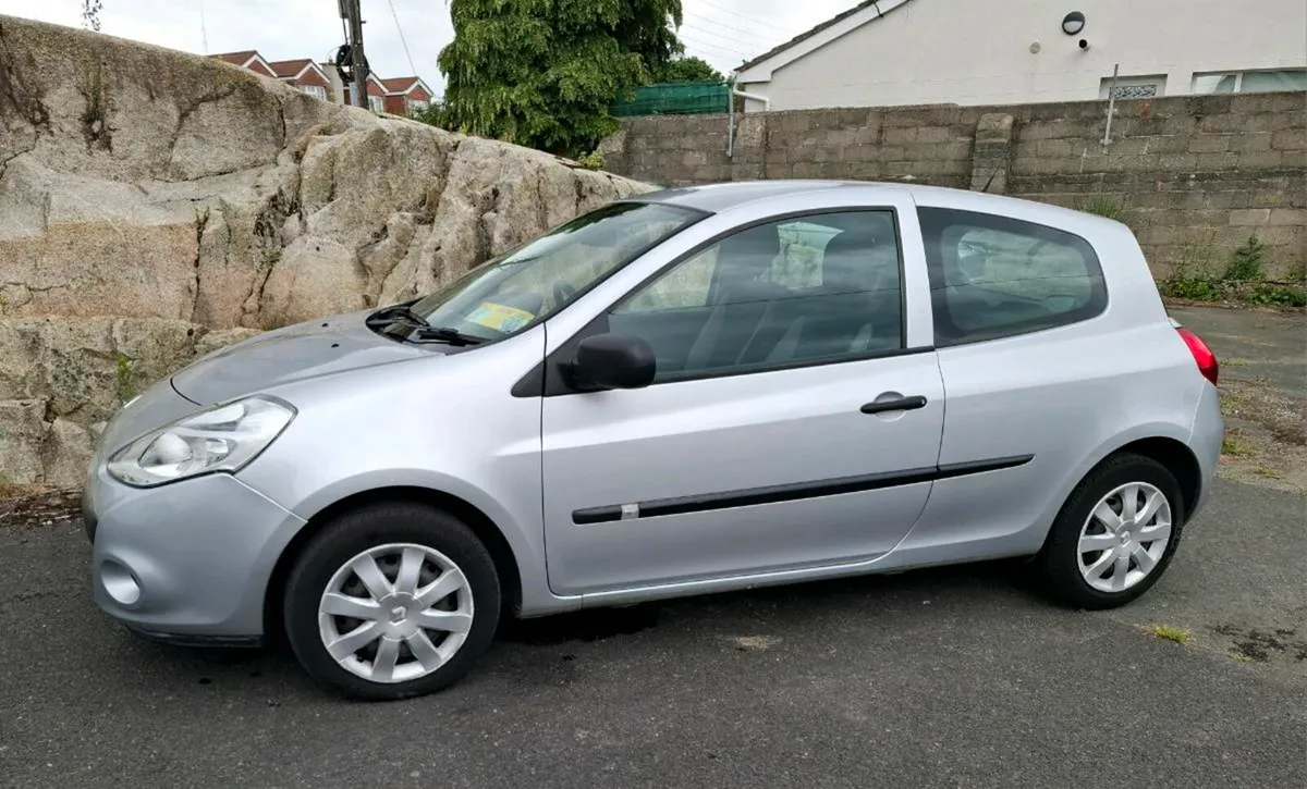 2012 Clio 1.2 only 82k klm - Image 2
