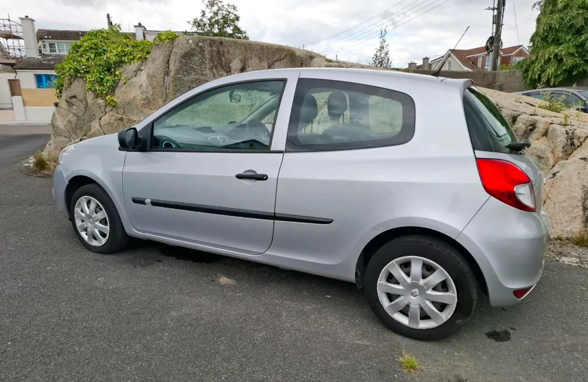 2012 Clio 1.2 only 82k klm - Image 4