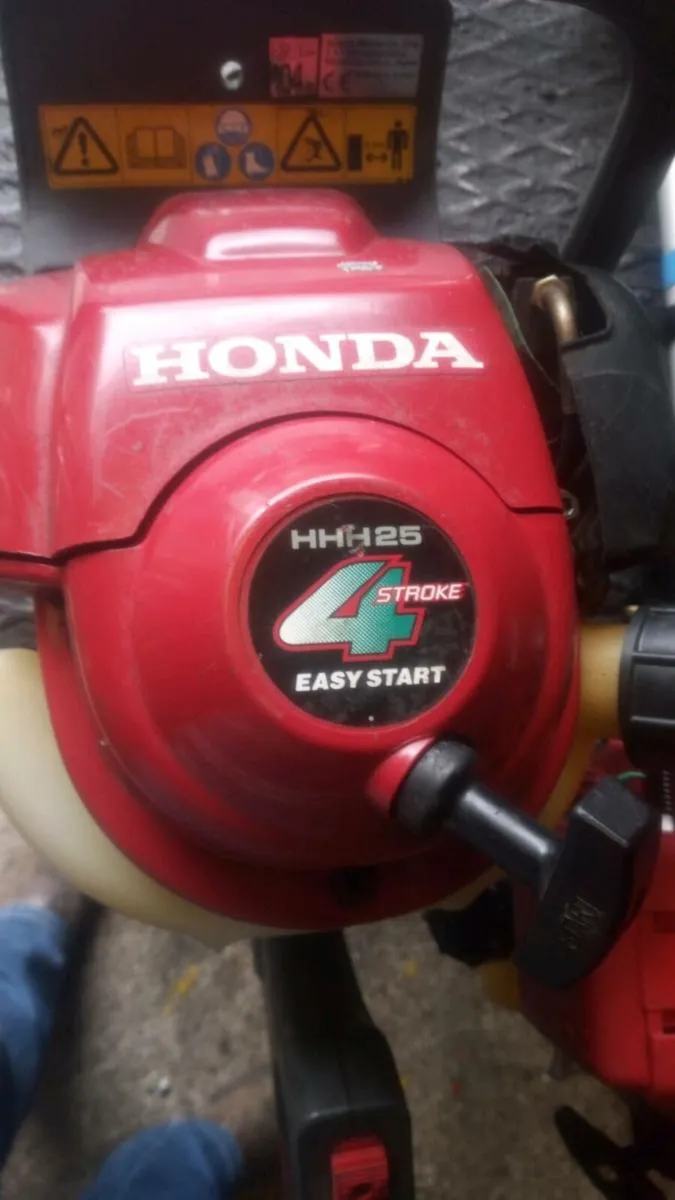 HONDA 4 STROKE HEDGE & GRASS STRIMERS - Image 1