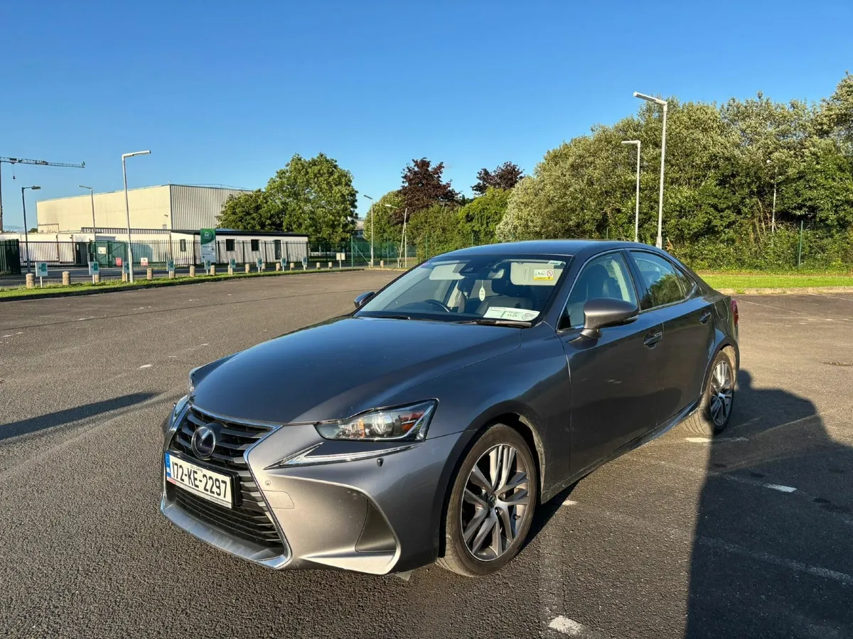Lexus IS300 ADVANCE 2017 - Image 2
