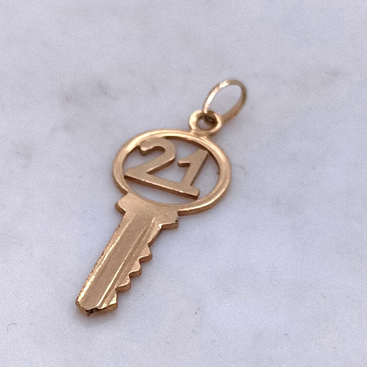 21 Key Pendant/ Charm 9k Yellow Gold - Image 3