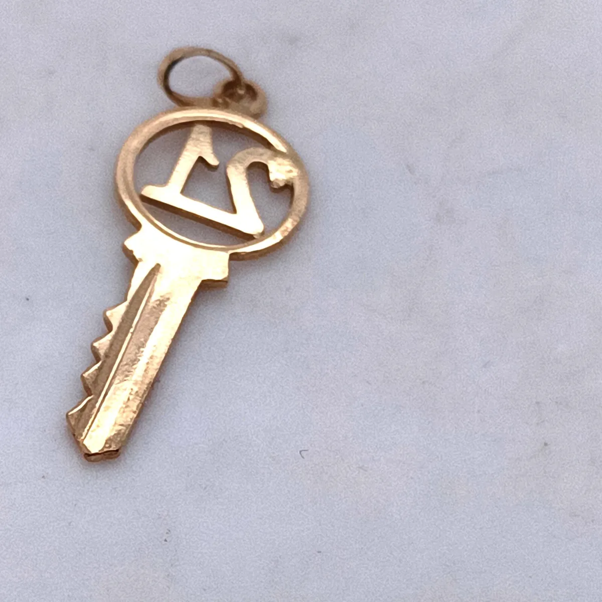 21 Key Pendant/ Charm 9k Yellow Gold - Image 4