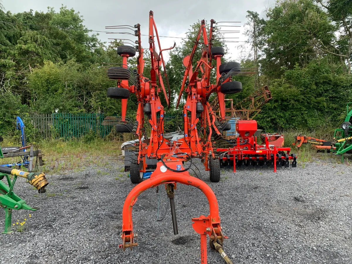 Kuhn GA7501 Twin Rotor Rake - Image 3