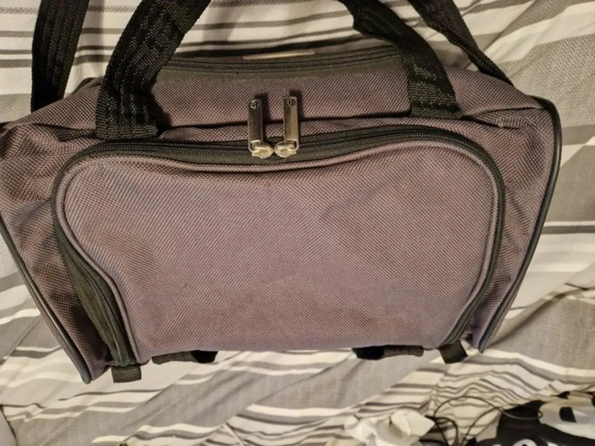 Perry Ellis Duffle Bag Carrier Bag - Image 3