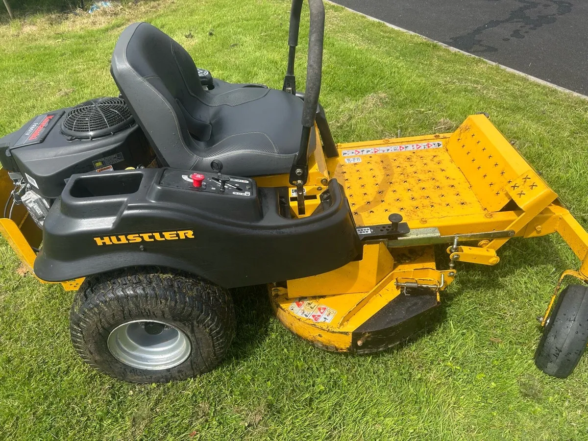 Hustler Raptor XD 42 Lawnmower - Image 2