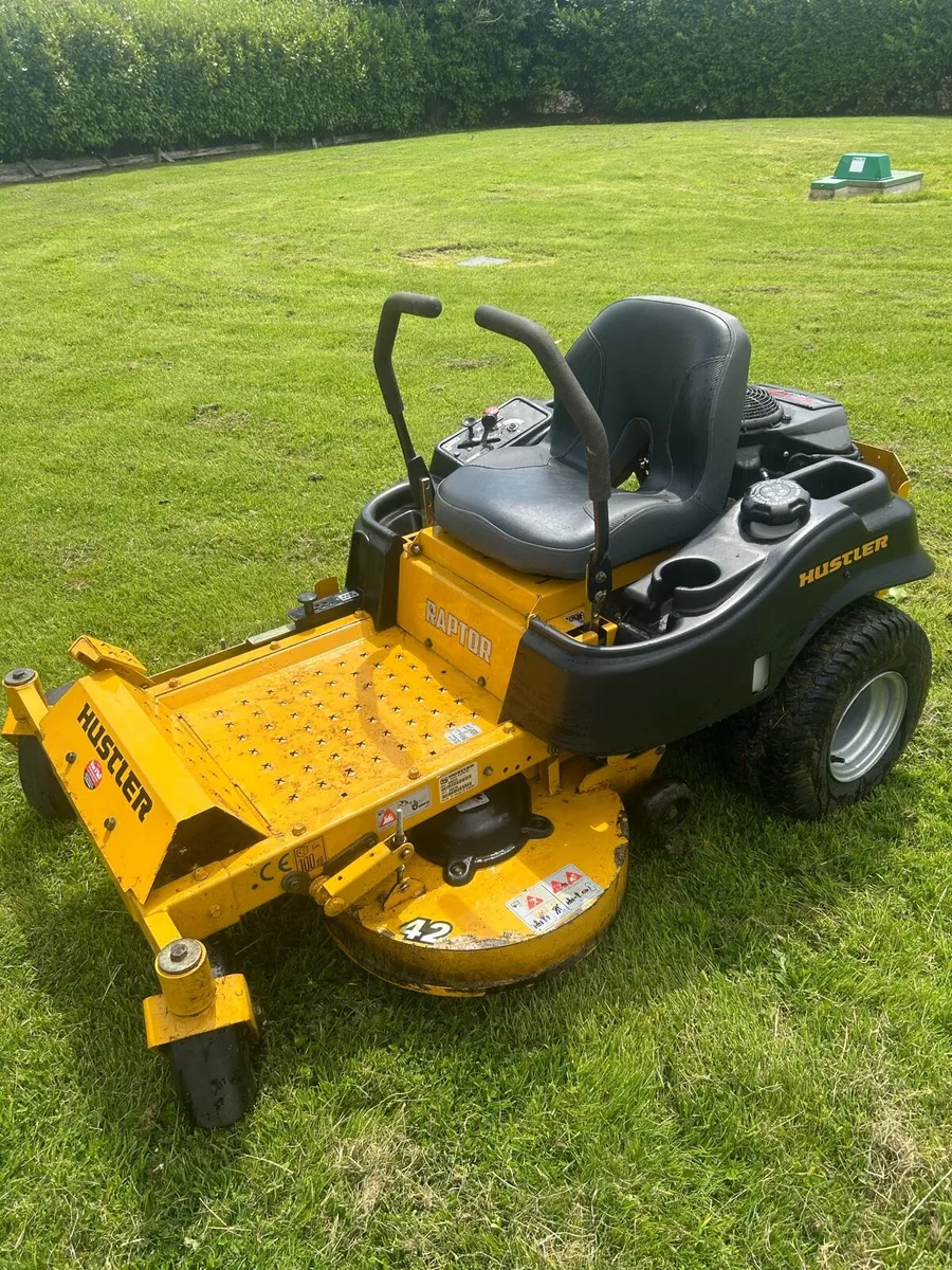 Hustler Raptor XD 42 Lawnmower - Image 4