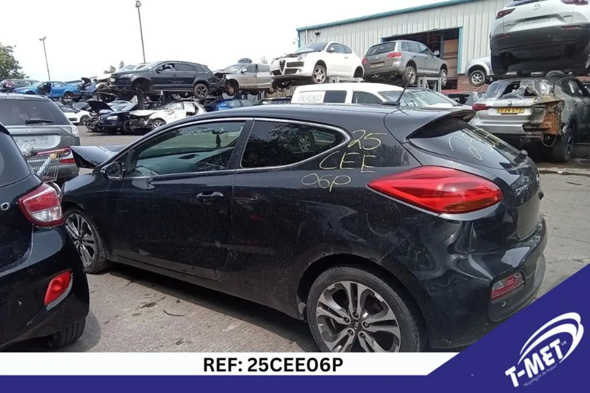 2013 KIA CEED BREAKING FOR PARTS - Image 1