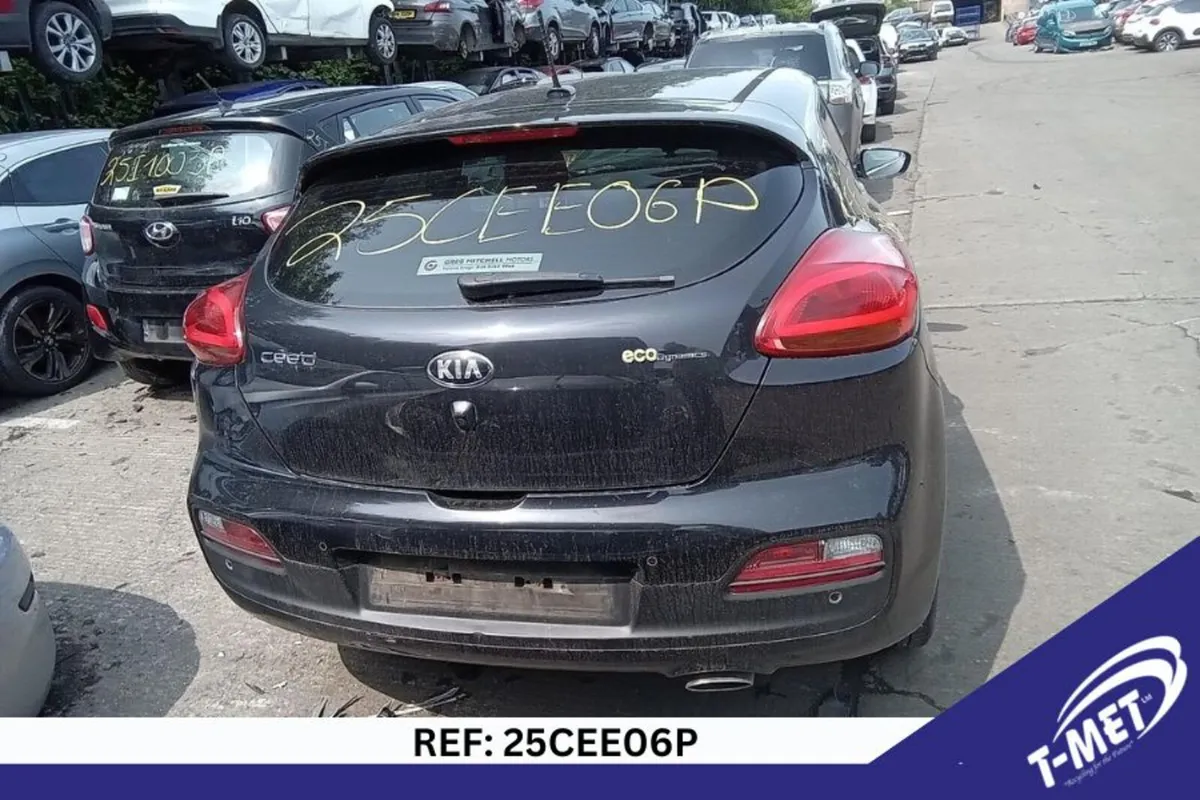 2013 KIA CEED BREAKING FOR PARTS - Image 2