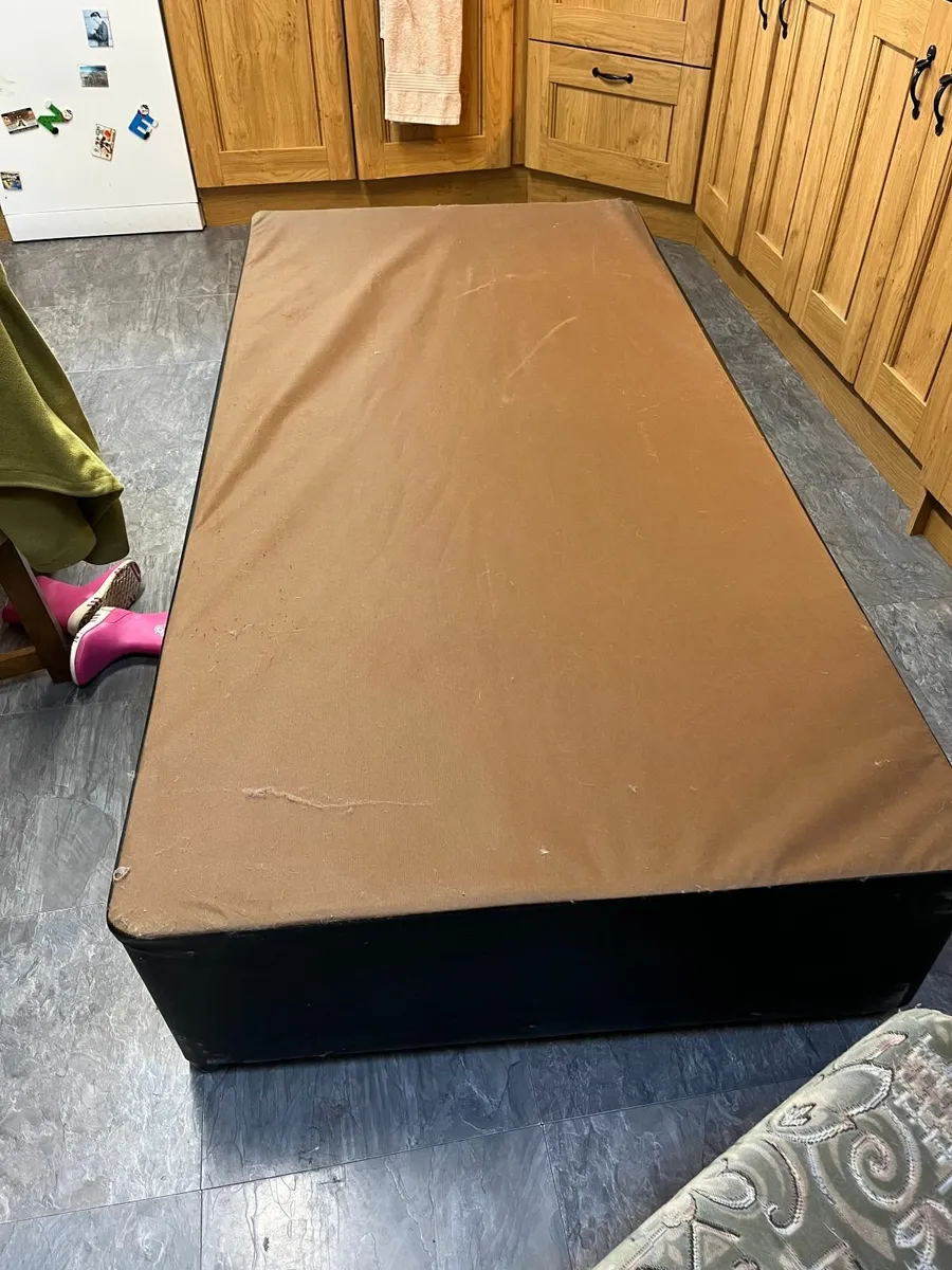 Single bed free - Image 1