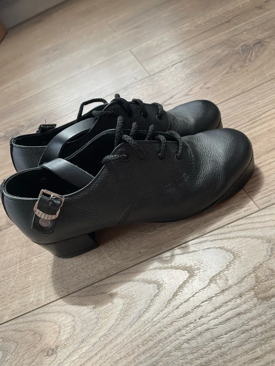 dancing shoes - Image 1