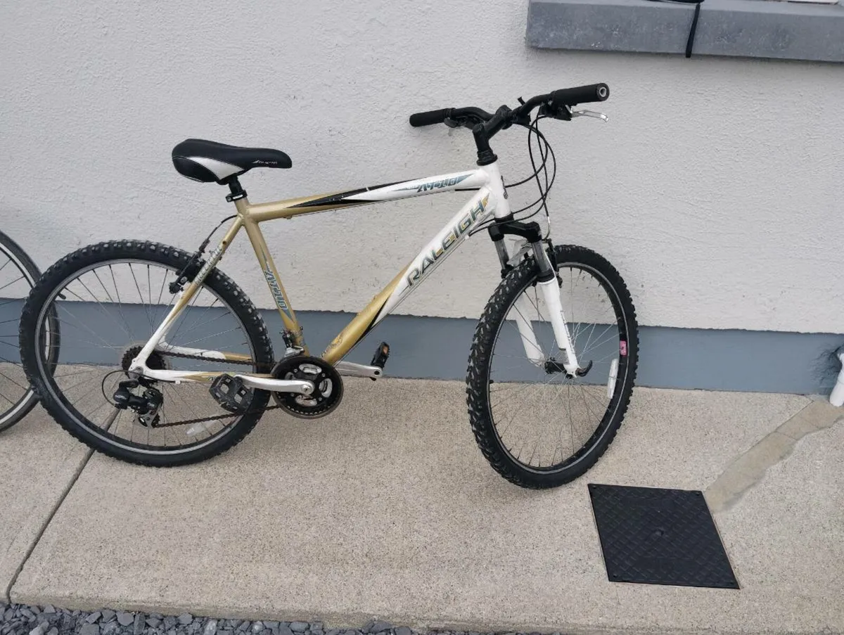 2x bicycles - Image 1
