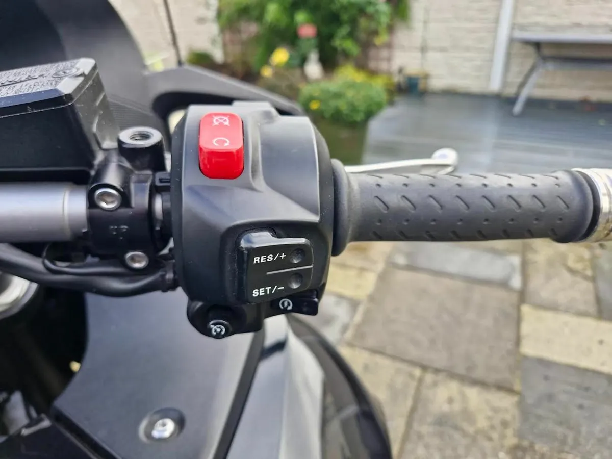 Triumph Trophy SE Model 1200 - Image 3