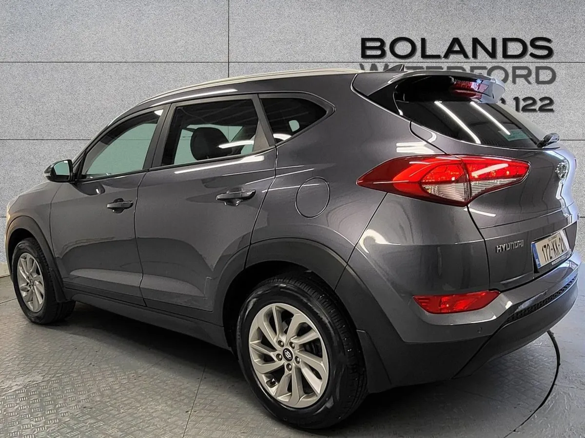 Hyundai Tucson 1.7 D Executive 2WD DCT Finance Fr - Image 3