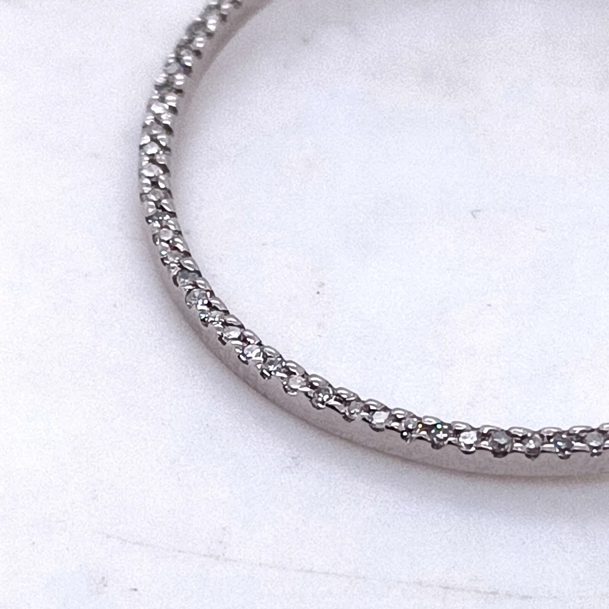 14k White Gold & Diamond Circle Pendant - Image 3