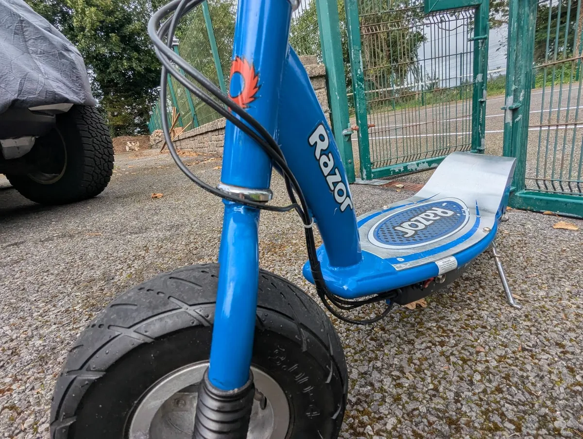 ELECTRIC SCOOTER RAZOR E300 - Image 3