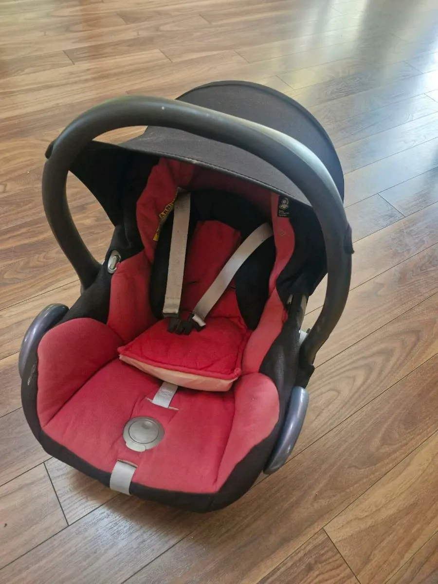 Maxi cosi car seat - Image 1