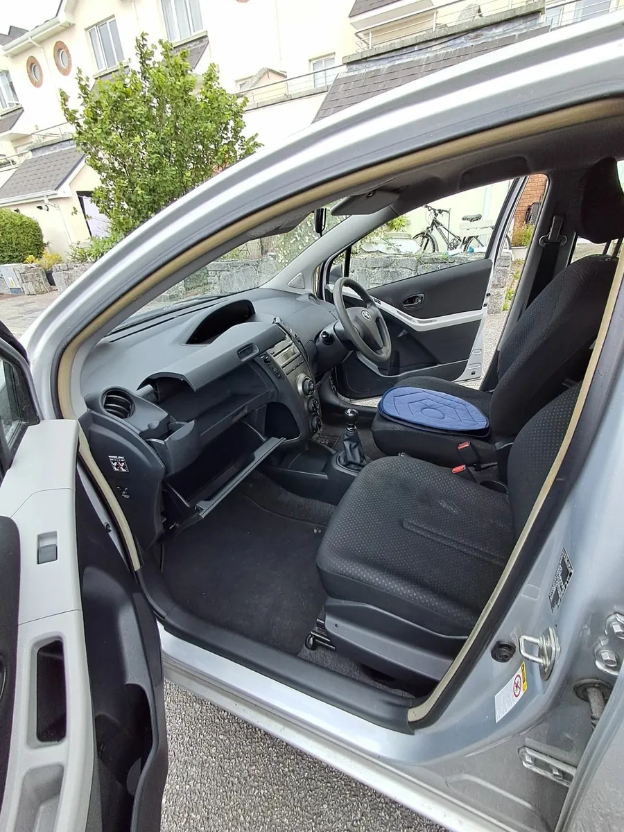 Toyota Yaris 2011 - Image 3
