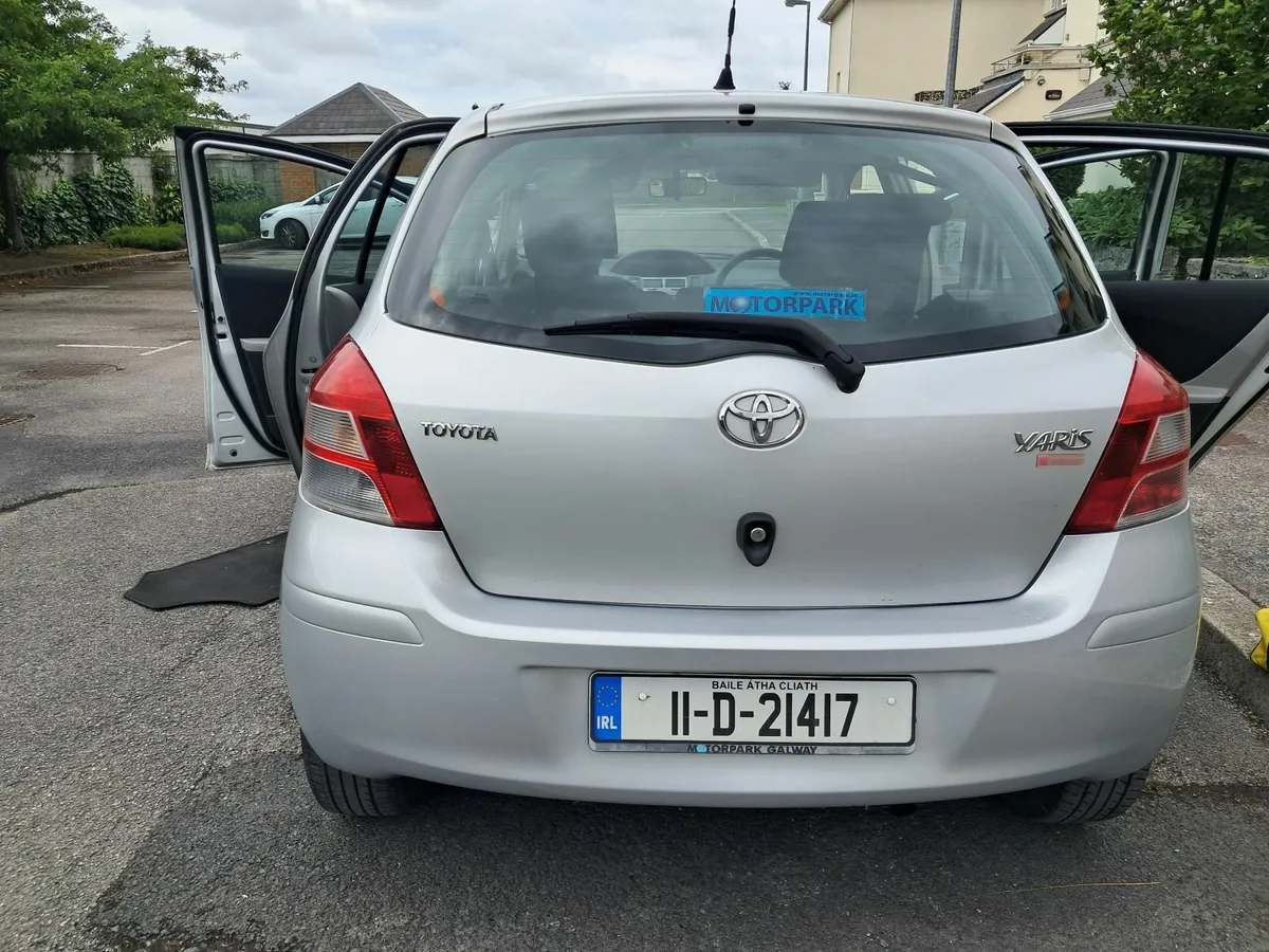Toyota Yaris 2011 - Image 4