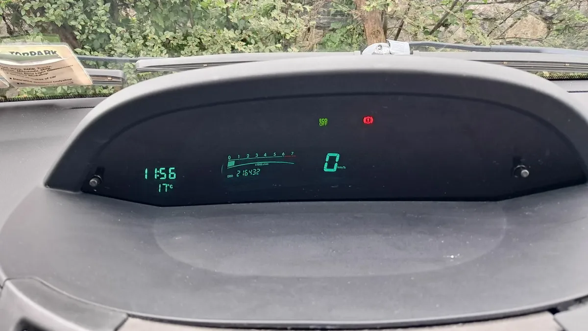 Toyota Yaris 2011 - Image 2