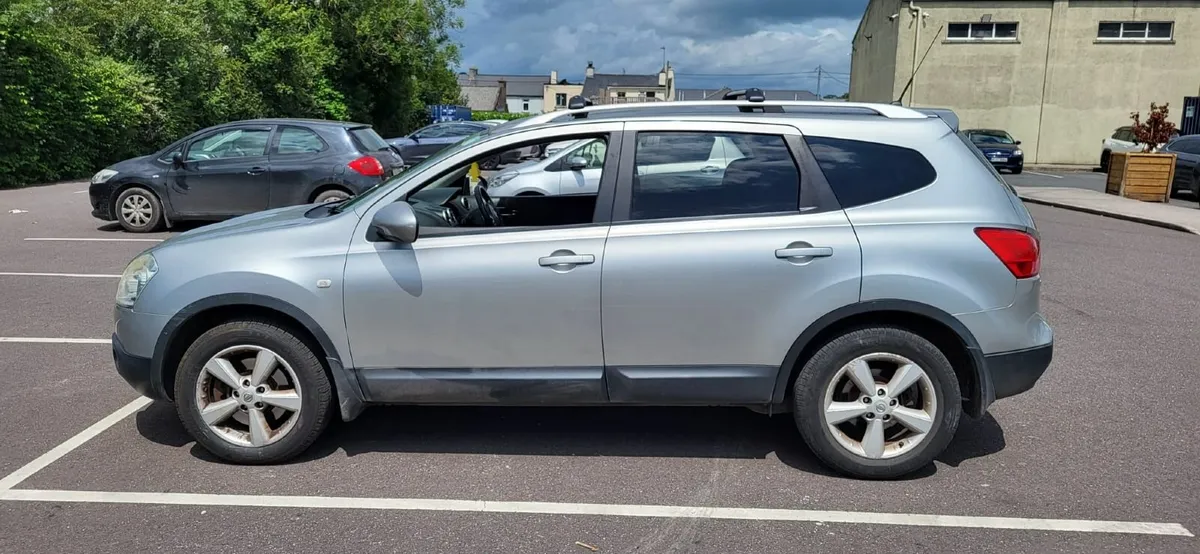 2011 Nissan Qashqai+2, 2.0l diesel (LOW MILEAGE) - Image 1