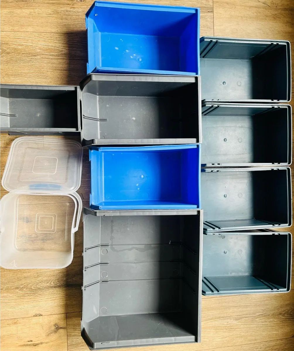 Bundle of 10 hard plastic boxes - Image 3