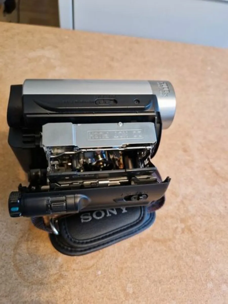 Sony Handycam Camcorder Video Camera 40x Optical Z - Image 4