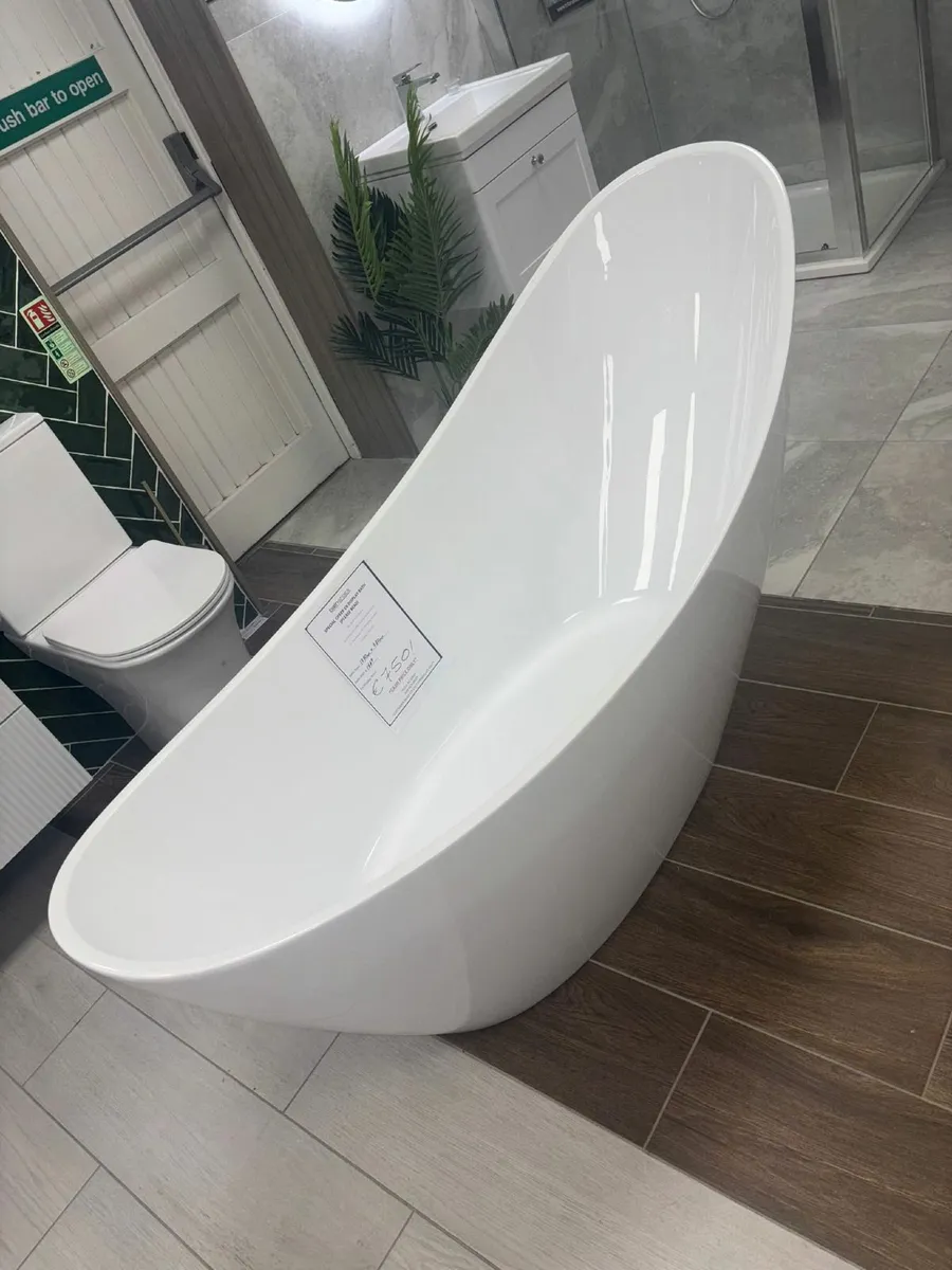 Ex-Display Special Offer Freestanding Slipper Bath - Image 1