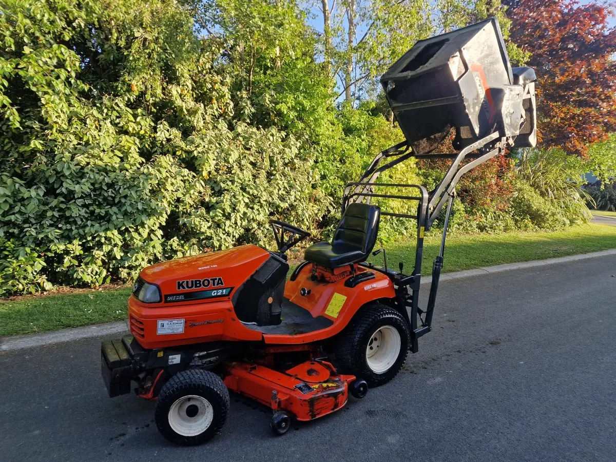 Kubota ride on mower lawnmower 300 hours - Image 1