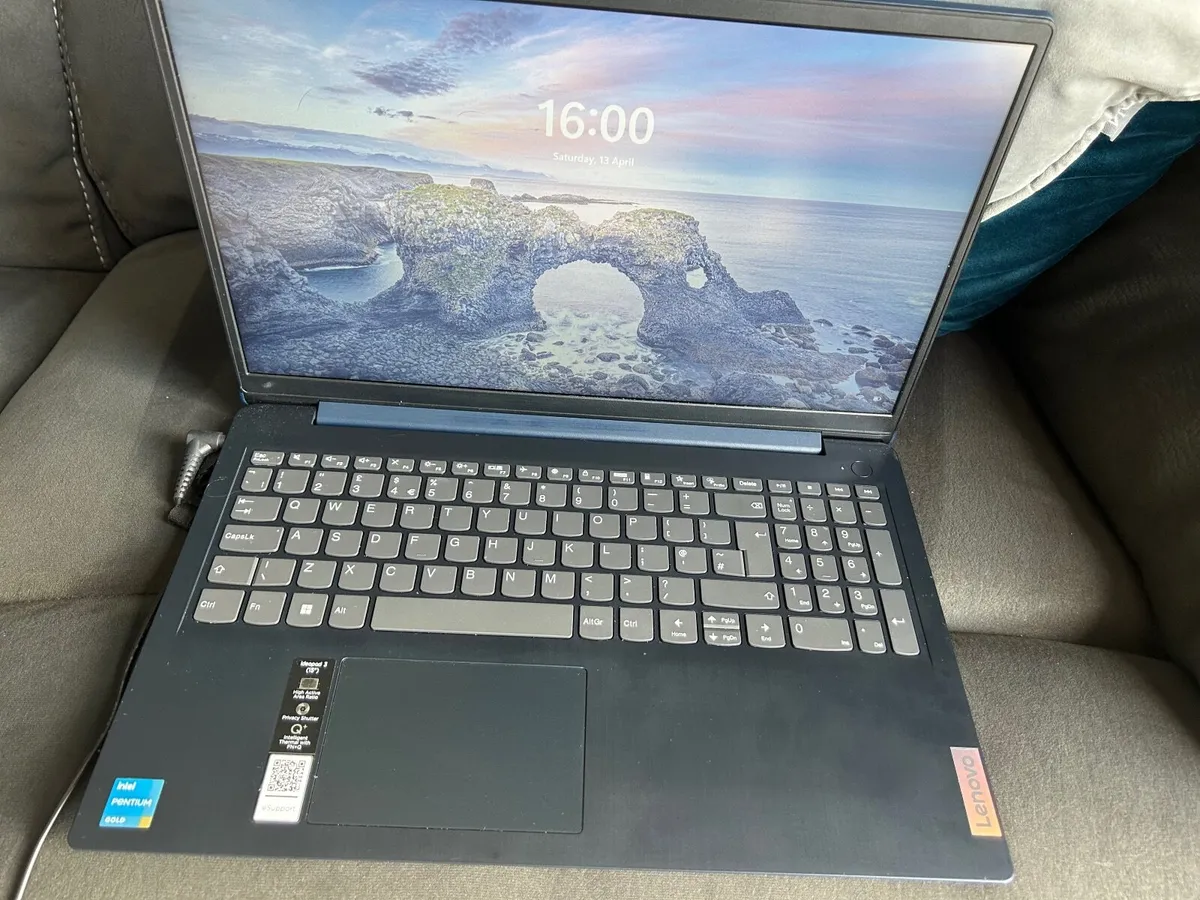 Lenovo IdeaPad 3 - Image 2