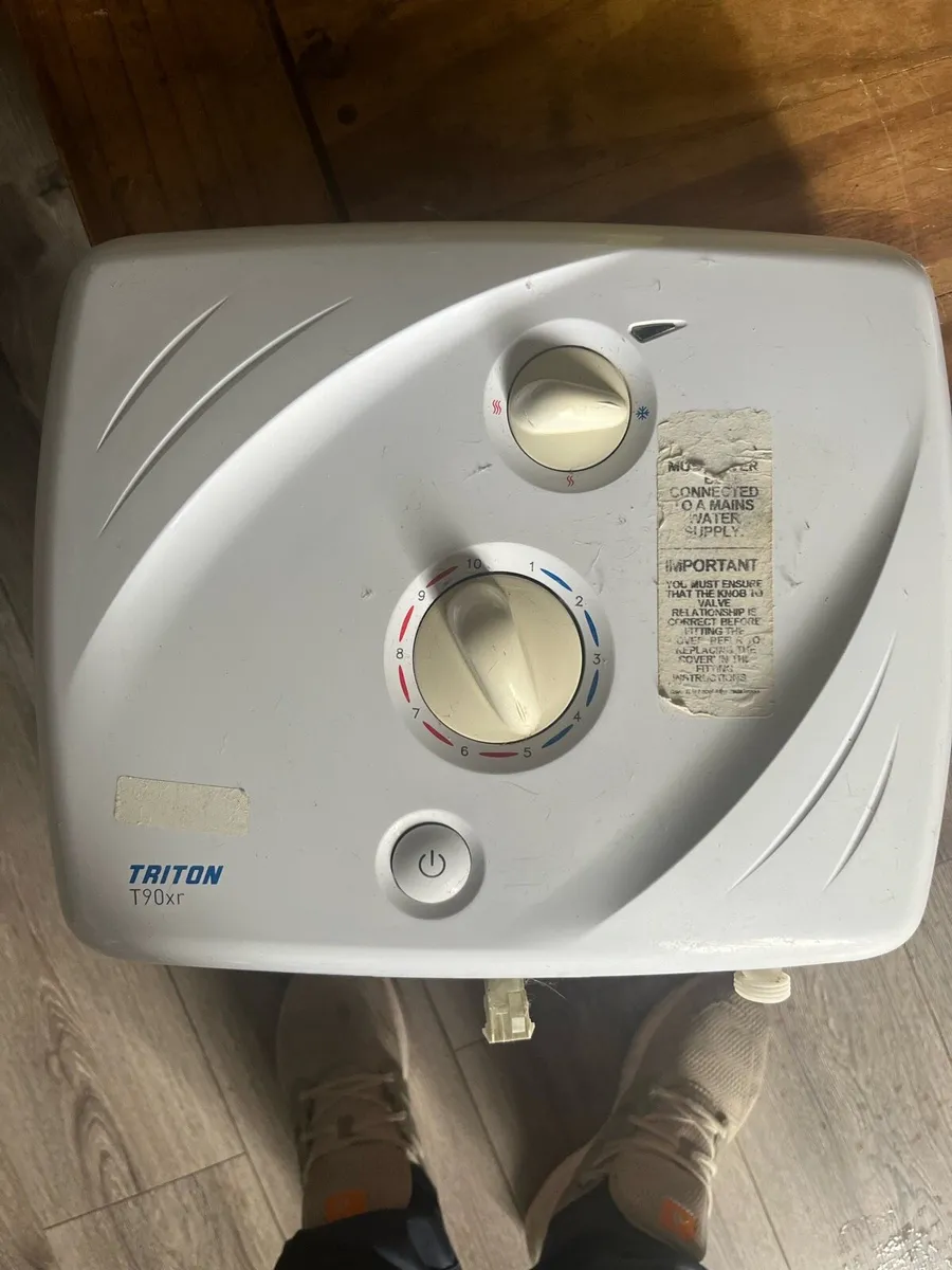 Triton shower €40 ono