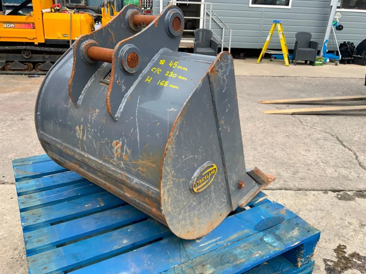 30" STRICKLAND DIGGING BUCKET....45mm PINS.. - Image 3