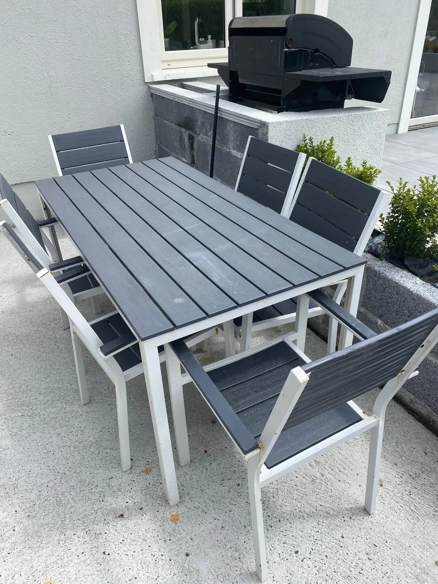Garden furniture - Image 1