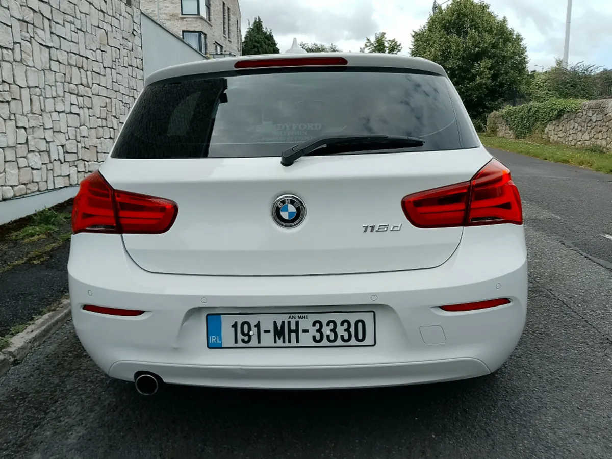 BMW 1-Series 116 D SE Business 5DR - Image 4
