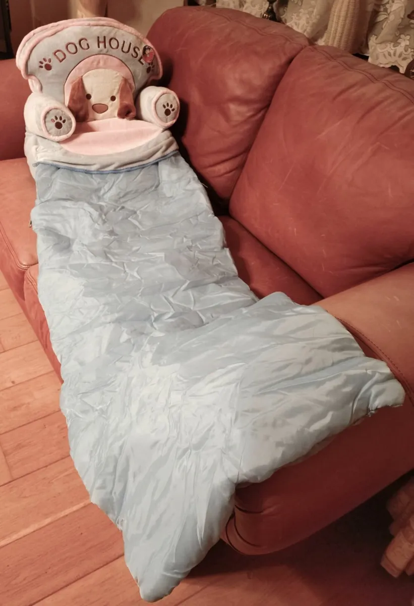 DOGHOUSE, CHILD'S CHAIR (BRAND NEW). - Image 3