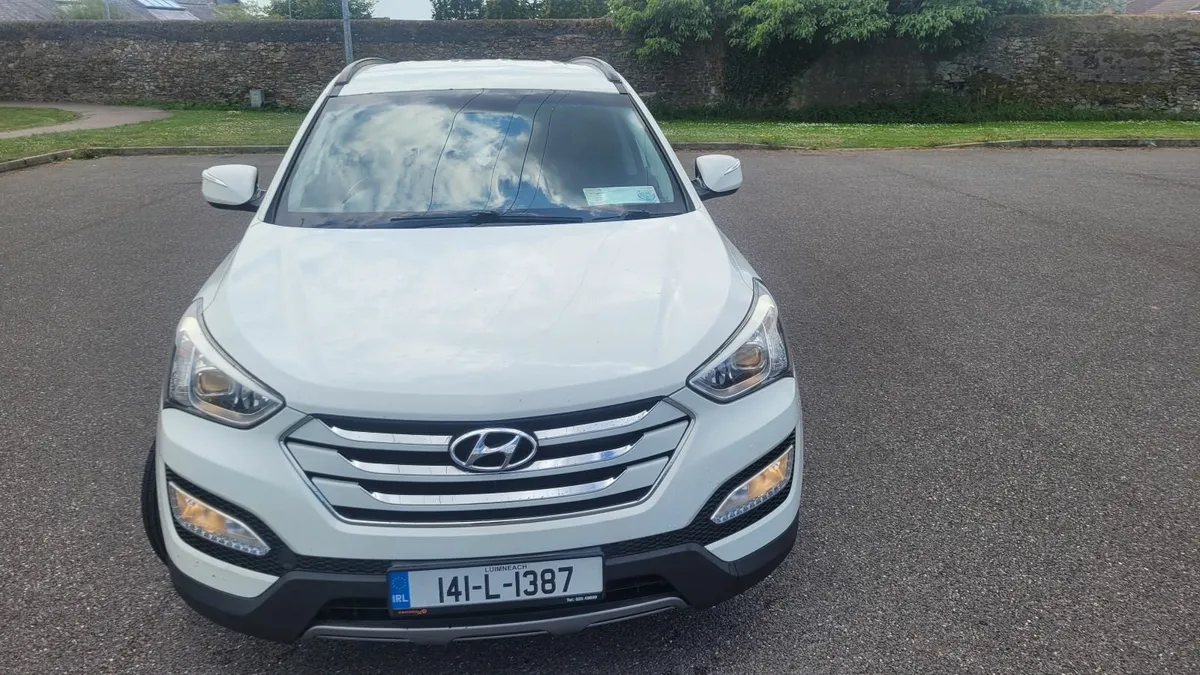 2014 Hyundai Santa Fe 7 Seater .4x4. Nct'd & Taxed - Image 2