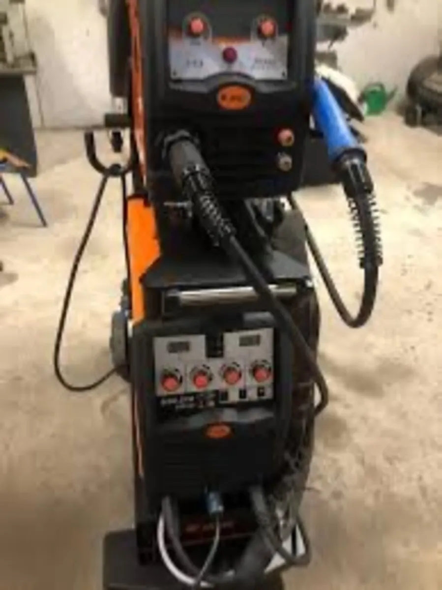 Mig welder - Image 1