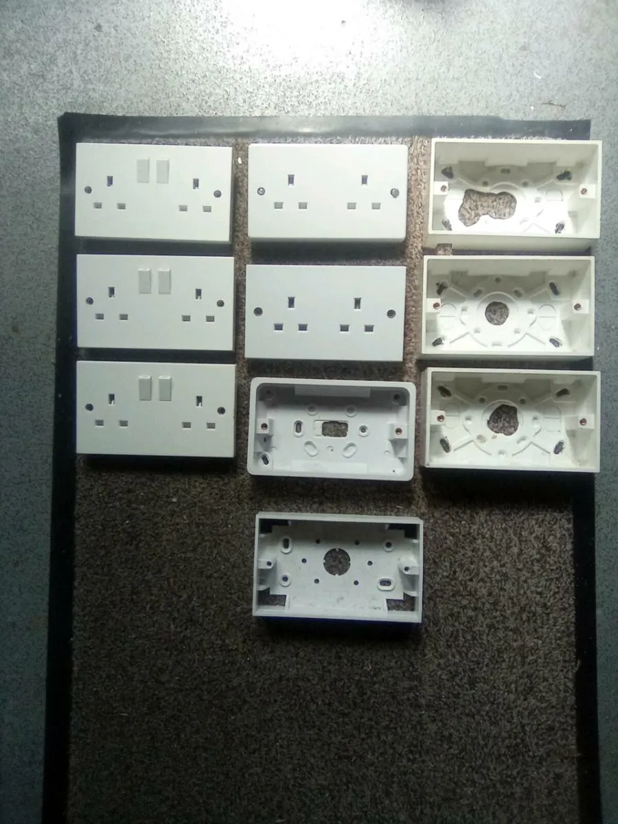 5. TWIN. SOCKETS. AND  5  TWIN SURFACE SOCKET BOXS - Image 1