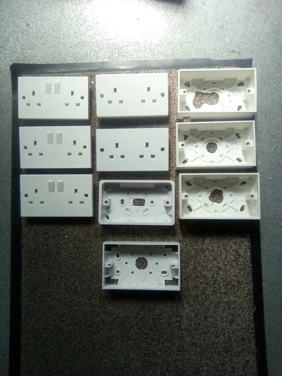 5. TWIN. SOCKETS. AND  5  TWIN SURFACE SOCKET BOXS - Image 2