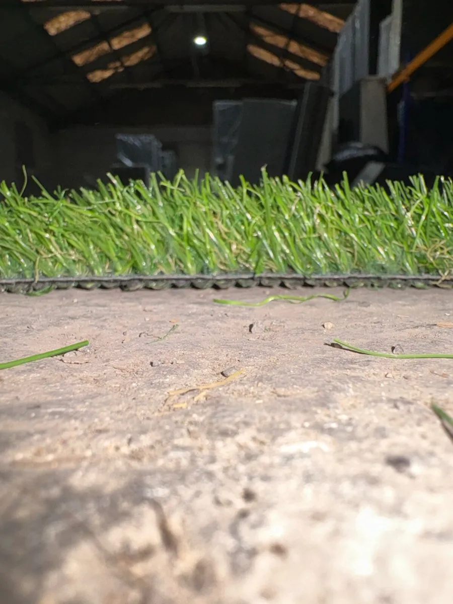 40MM artificial grass can be cut to any size - Image 1