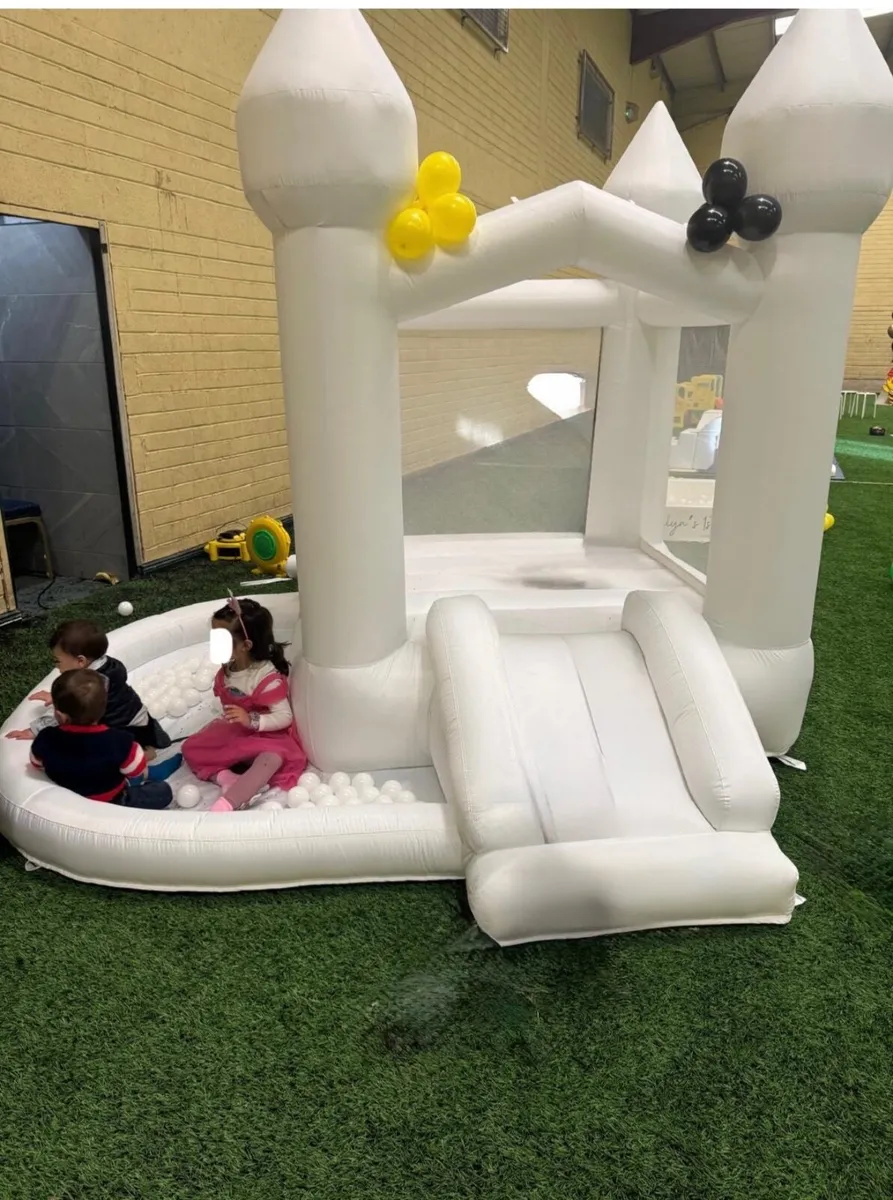 White bounce castle with slide - Image 1