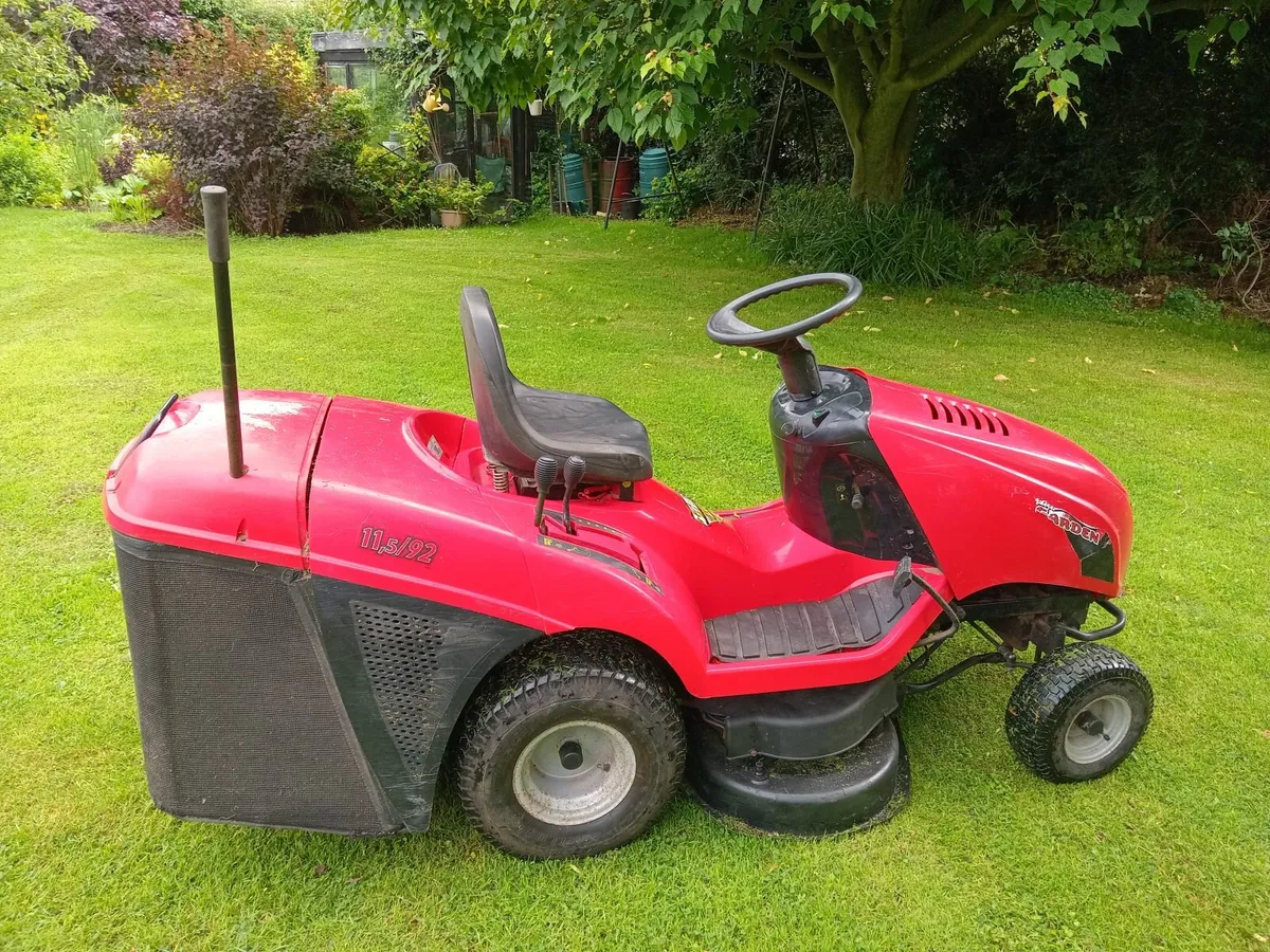 Castlegarden ride on mowermower - Image 1