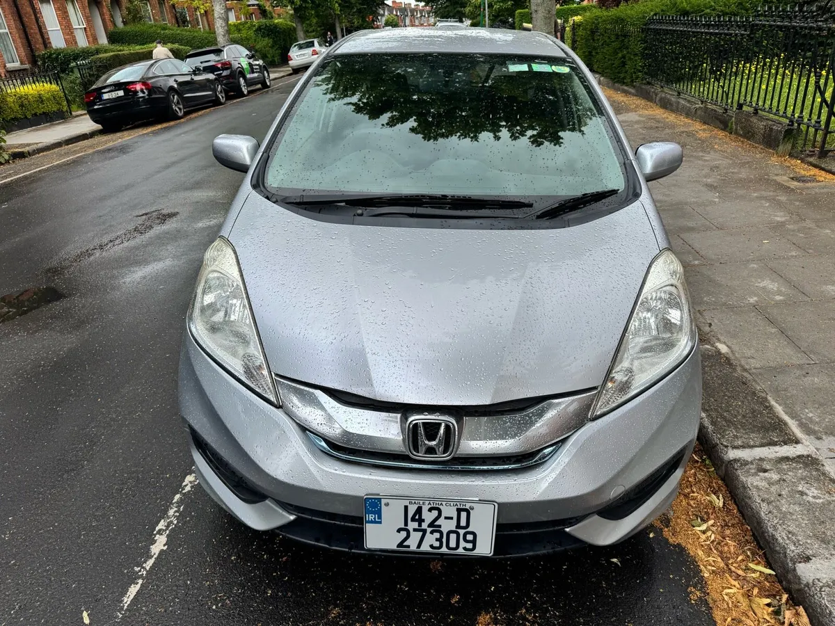 2014 Honda FIt Shuttle 1.3 Hybrid - Image 2