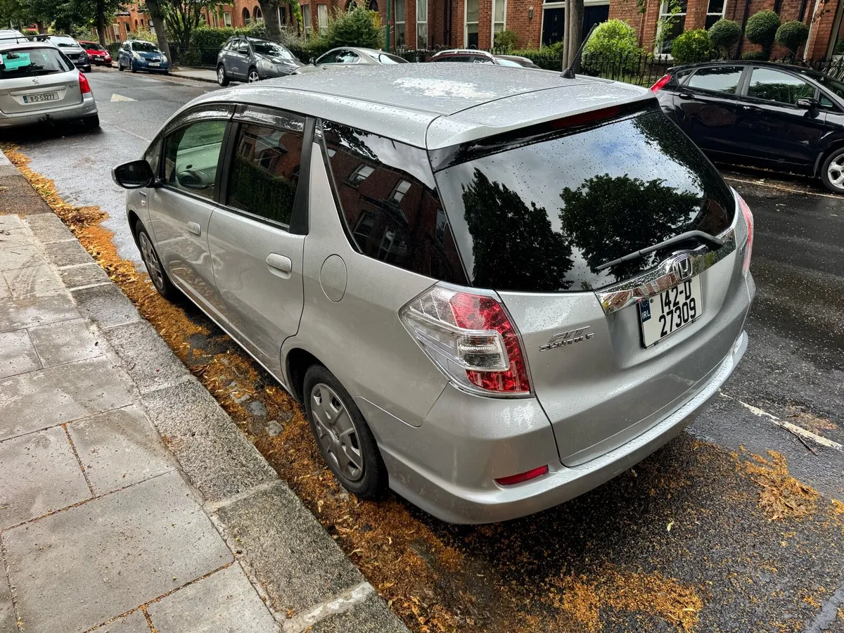 2014 Honda FIt Shuttle 1.3 Hybrid - Image 4