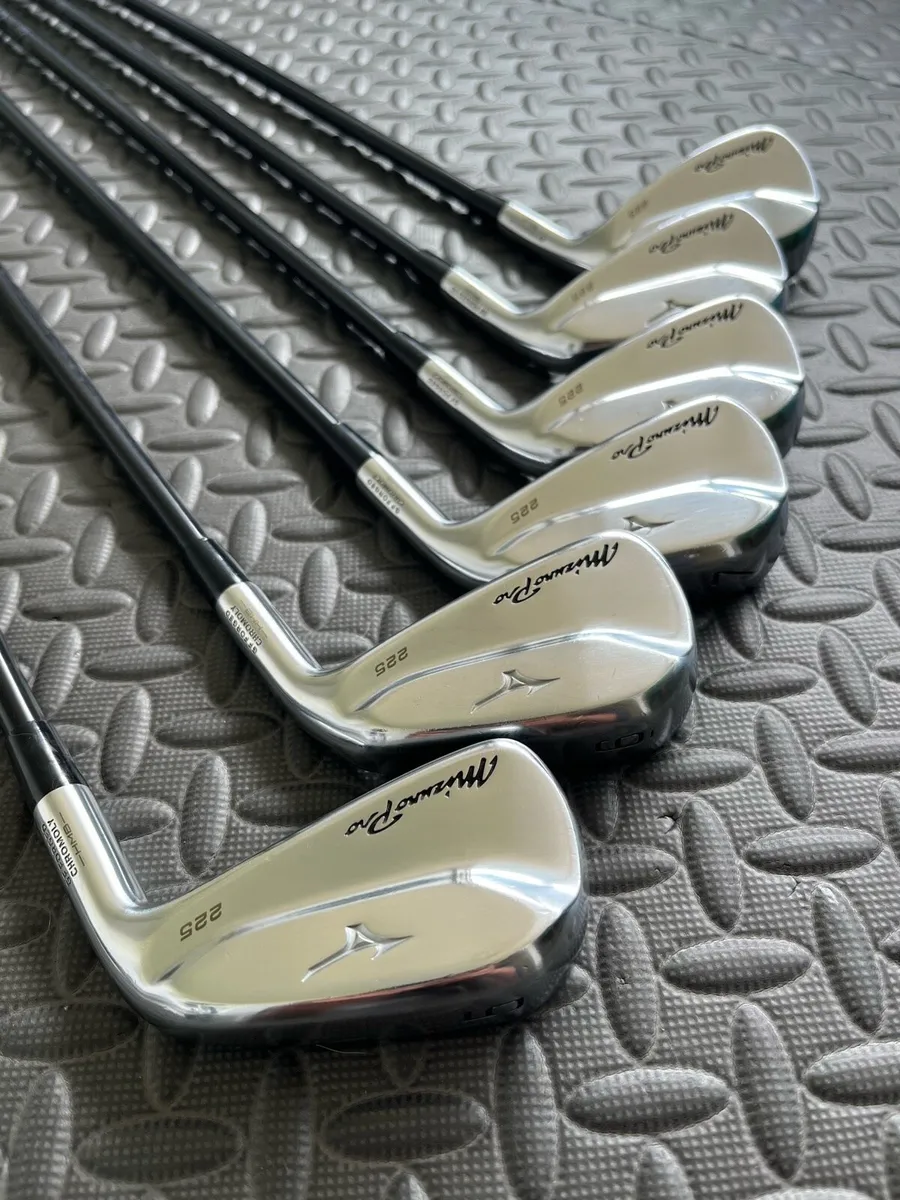 Mizuno Pro 225 - Image 1