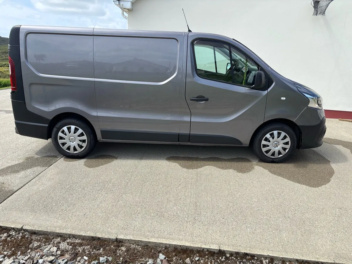 2017 Renault Trafic - Image 1