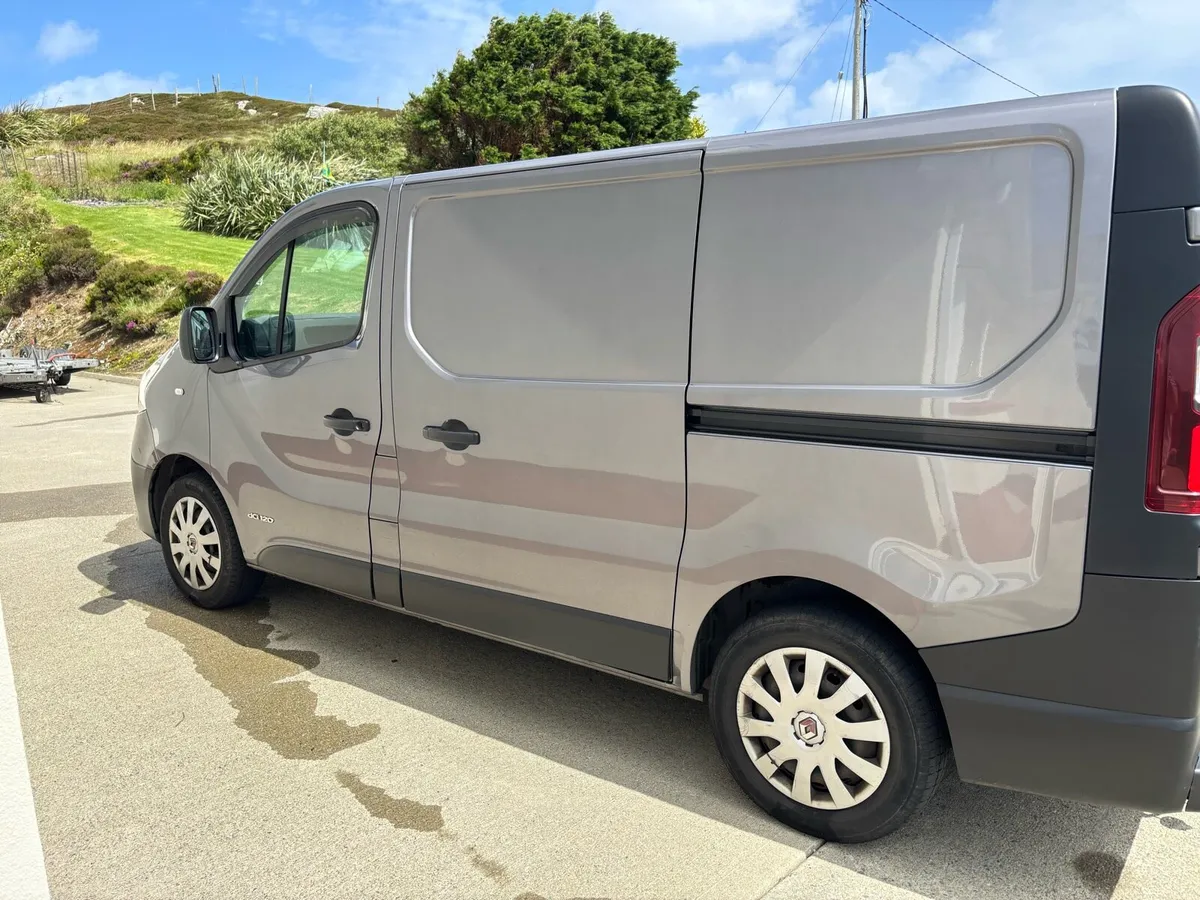 2017 Renault Trafic - Image 2