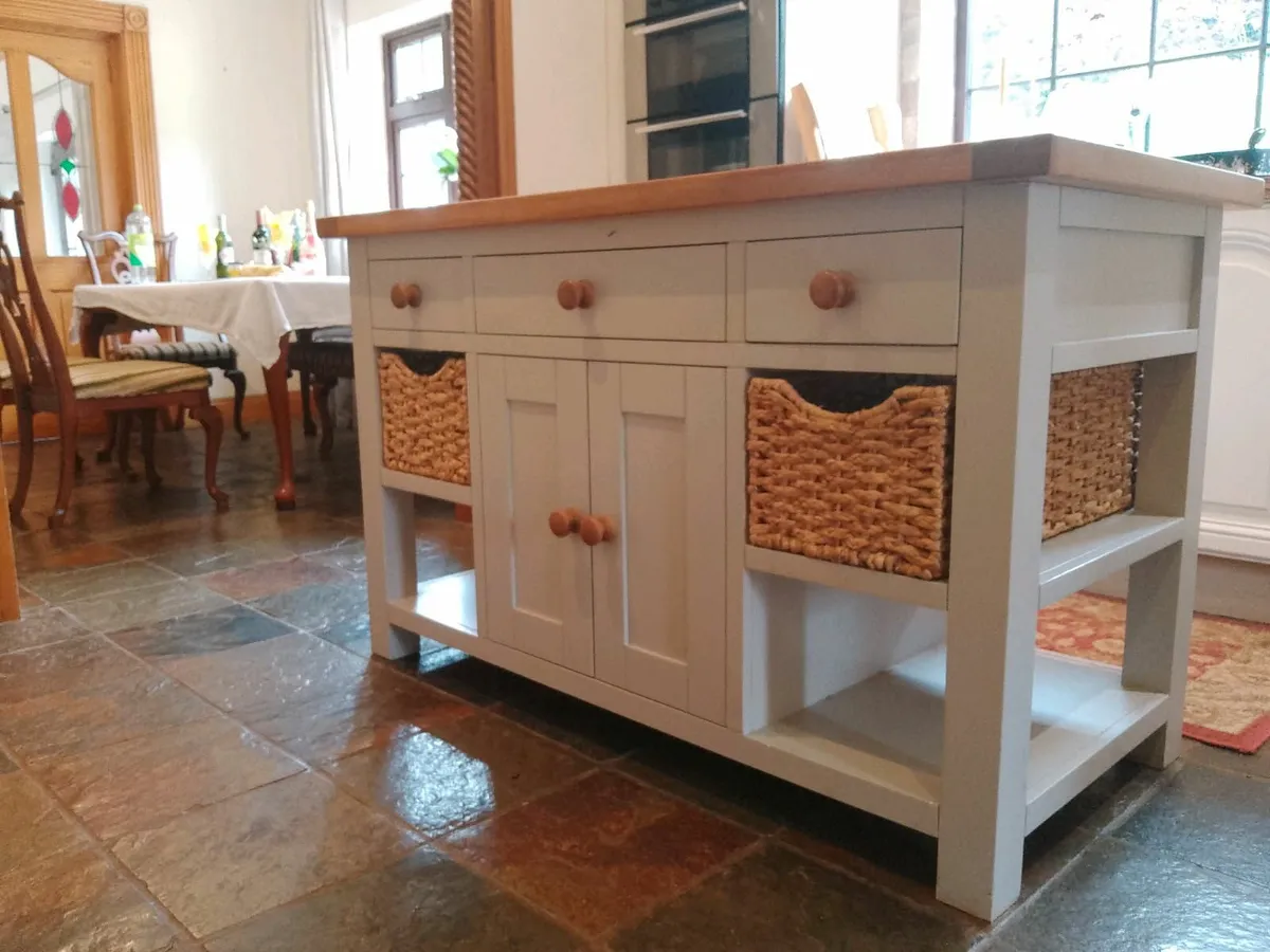 Large marble topped kitchen central island - Image 1